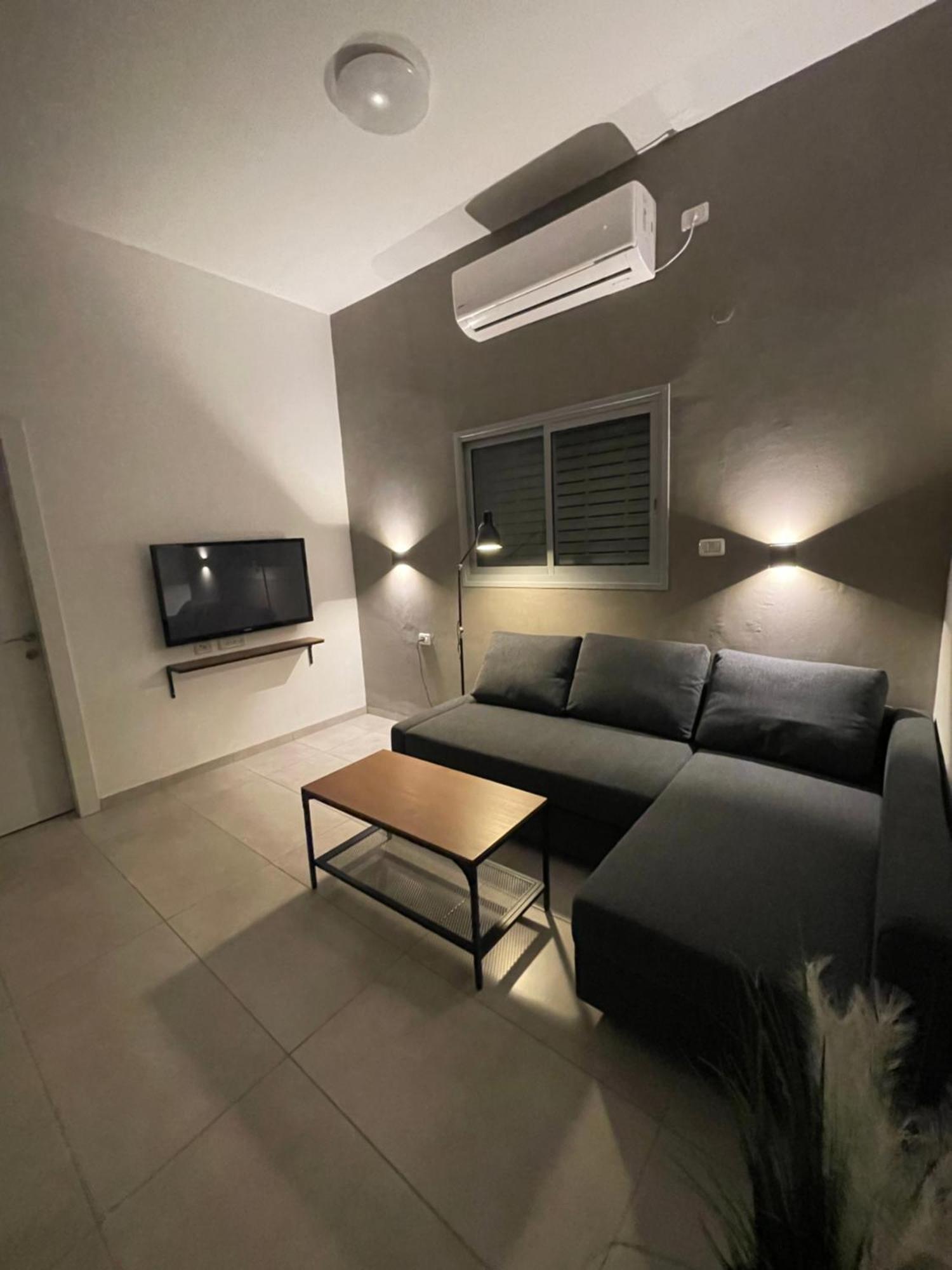 Apartment בעמק בעיצוב מודרני וחמים *